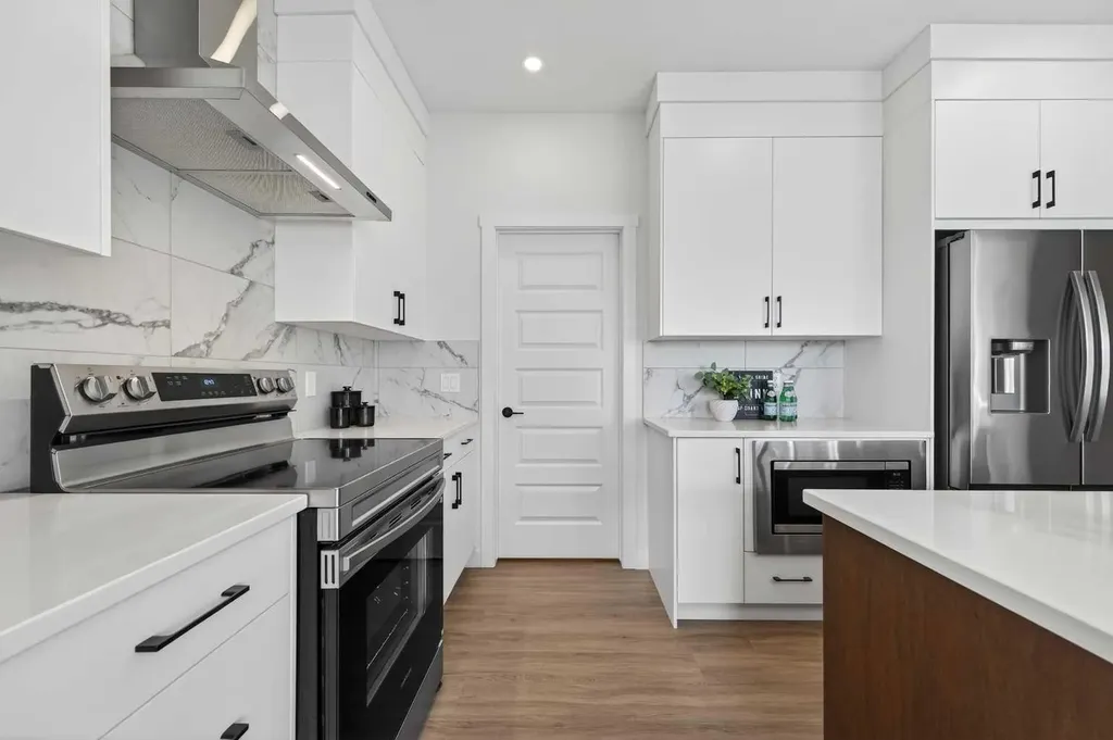 473 Lewiston Landing NE Calgary AB T3l 2M4