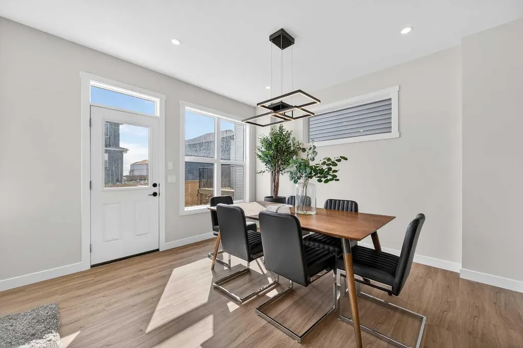 473 Lewiston Landing NE Calgary AB T3l 2M4