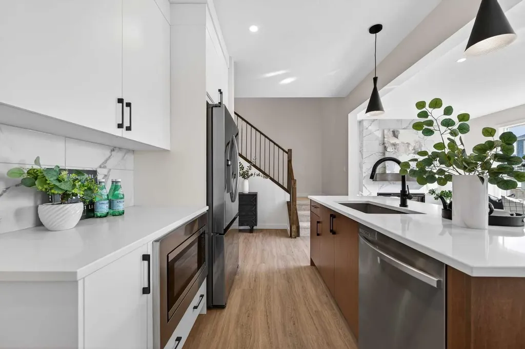 473 Lewiston Landing NE Calgary AB T3l 2M4