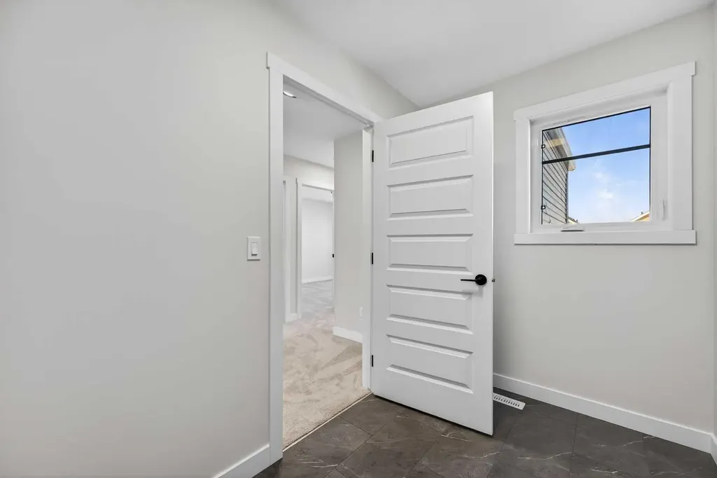 473 Lewiston Landing NE Calgary AB T3l 2M4