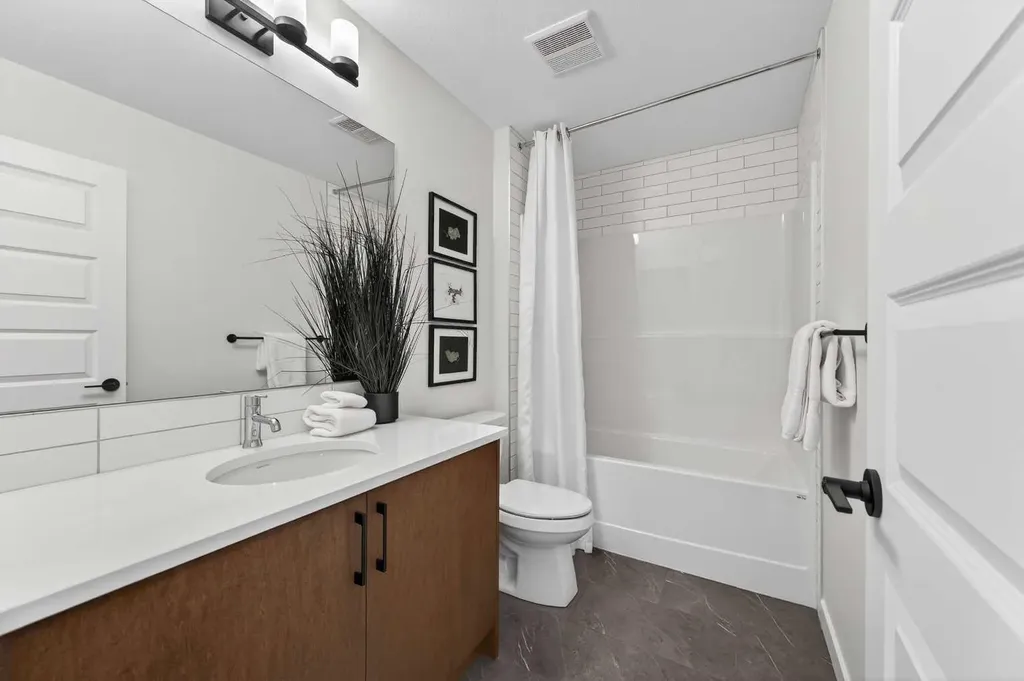 473 Lewiston Landing NE Calgary AB T3l 2M4