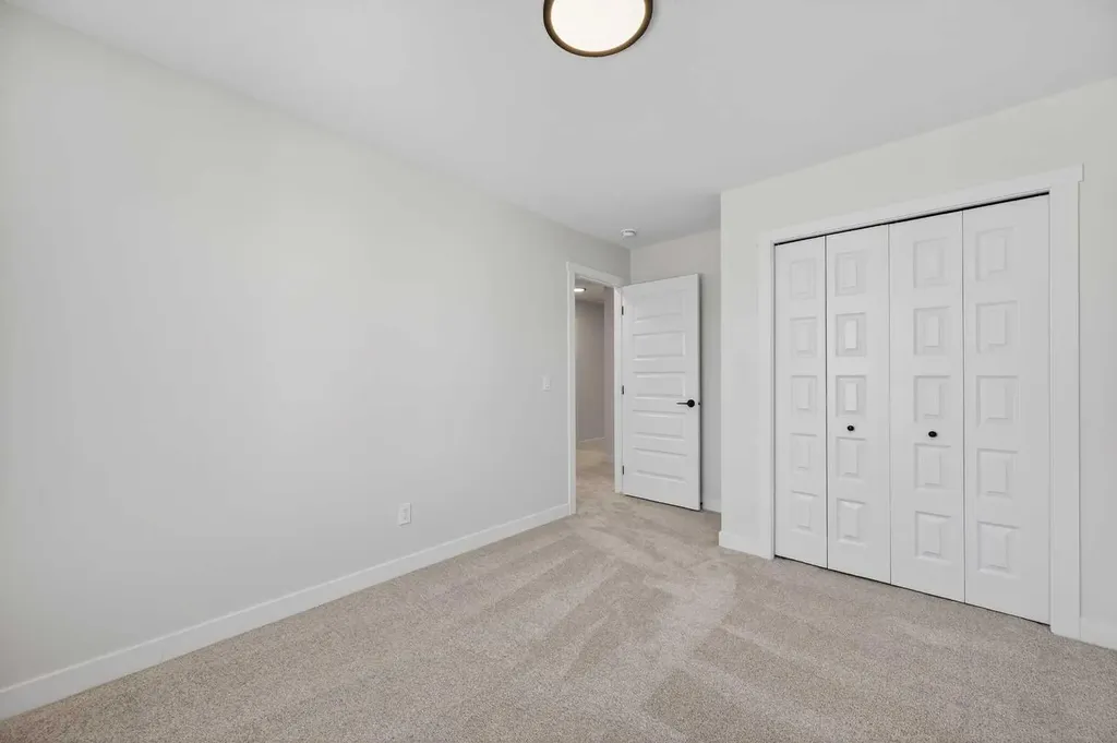 473 Lewiston Landing NE Calgary AB T3l 2M4