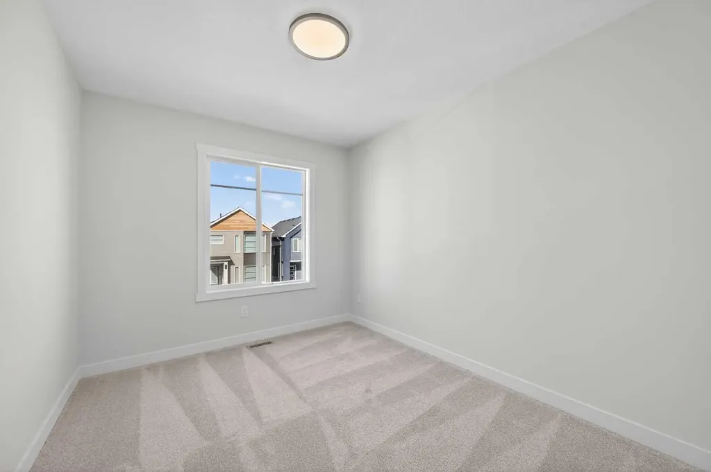 473 Lewiston Landing NE Calgary AB T3l 2M4
