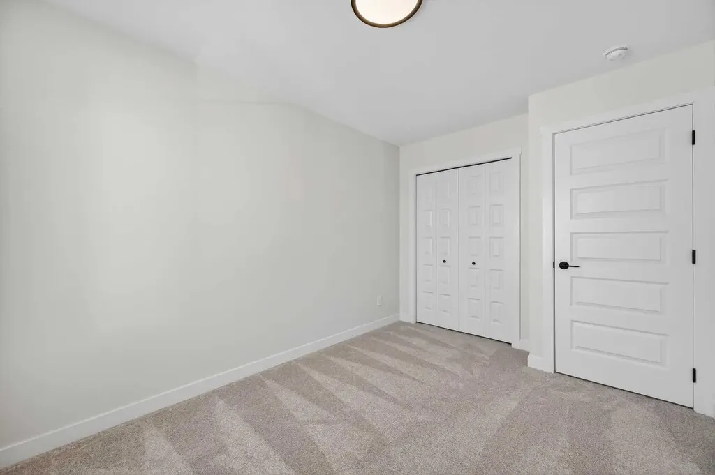 473 Lewiston Landing NE Calgary AB T3l 2M4