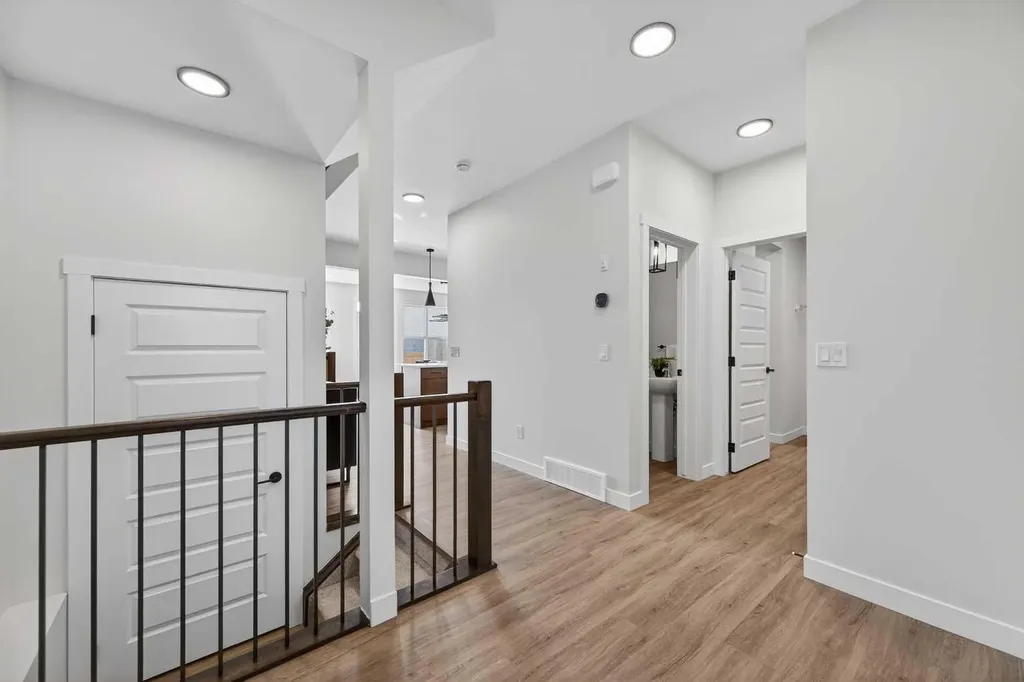 473 Lewiston Landing NE Calgary AB T3l 2M4