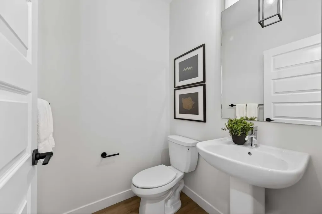 473 Lewiston Landing NE Calgary AB T3l 2M4