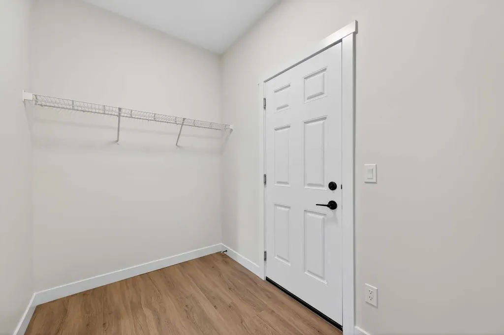 473 Lewiston Landing NE Calgary AB T3l 2M4