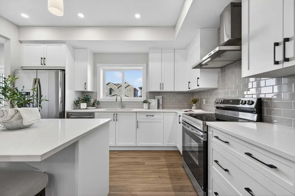 420 Lewiston Landing NE Calgary AB T3L 2M4
