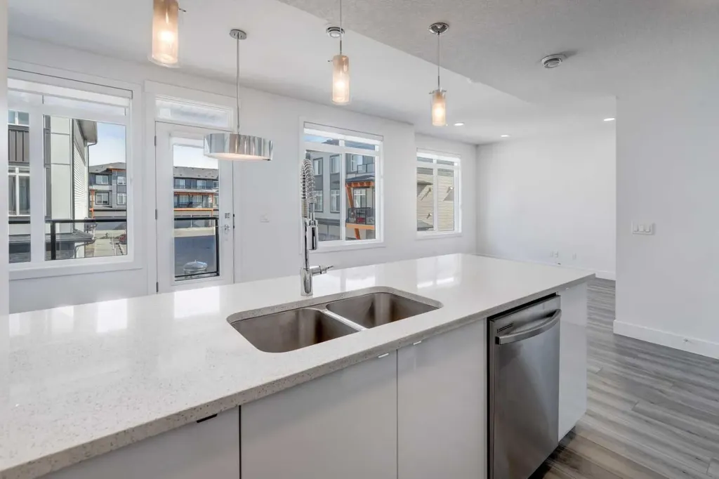 10060 46 Street NE Calgary AB T3J 2H8