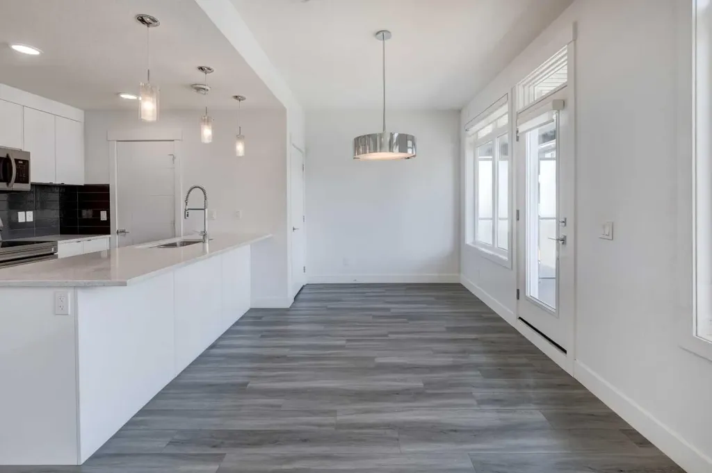 10060 46 Street NE Calgary AB T3J 2H8