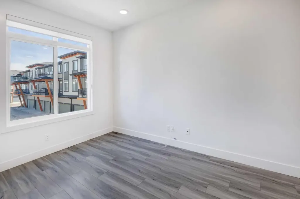 10060 46 Street NE Calgary AB T3J 2H8