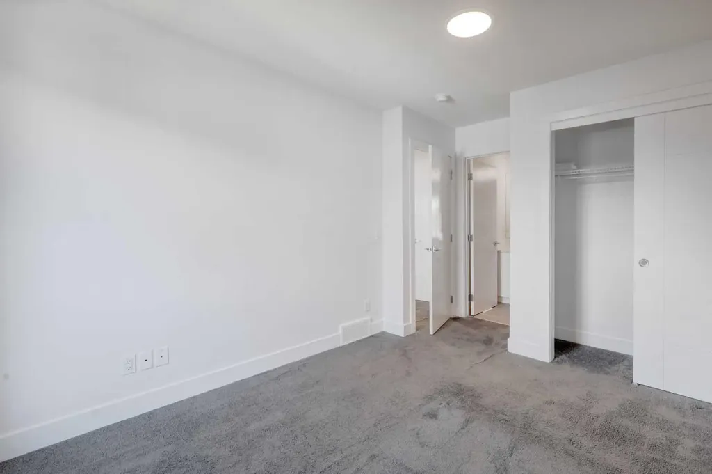 10060 46 Street NE Calgary AB T3J 2H8