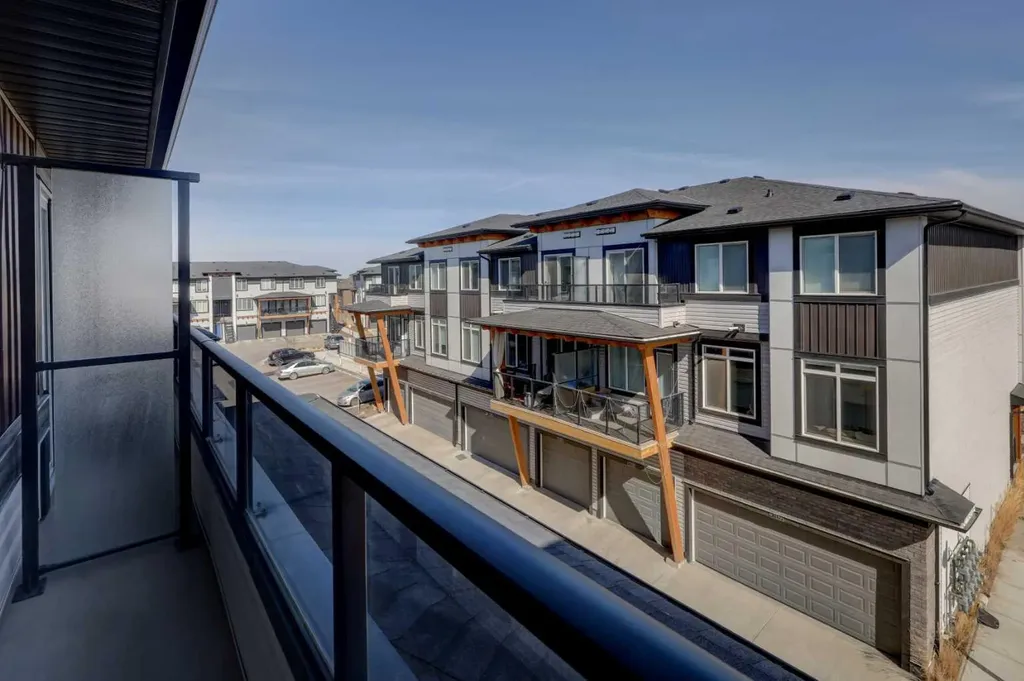 10060 46 Street NE Calgary AB T3J 2H8
