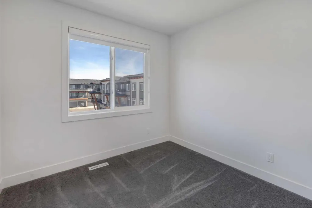 10060 46 Street NE Calgary AB T3J 2H8