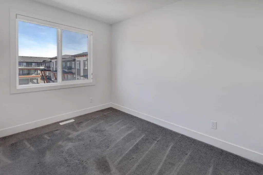 10060 46 Street NE Calgary AB T3J 2H8