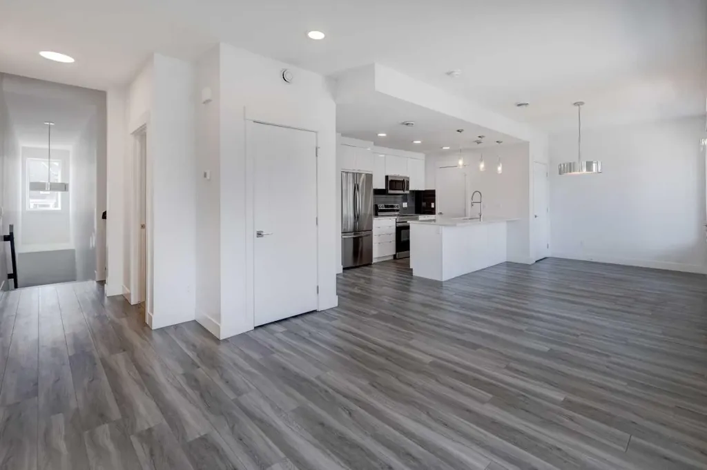 10060 46 Street NE Calgary AB T3J 2H8