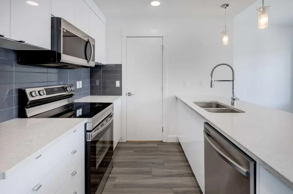 10060 46 Street NE Calgary AB T3J 2H8