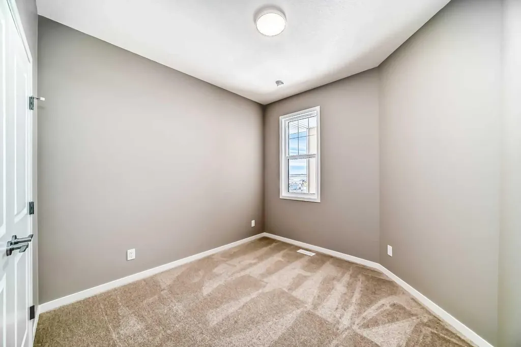 1093 Sawgrass Link NW Airdrie AB T4B5V2