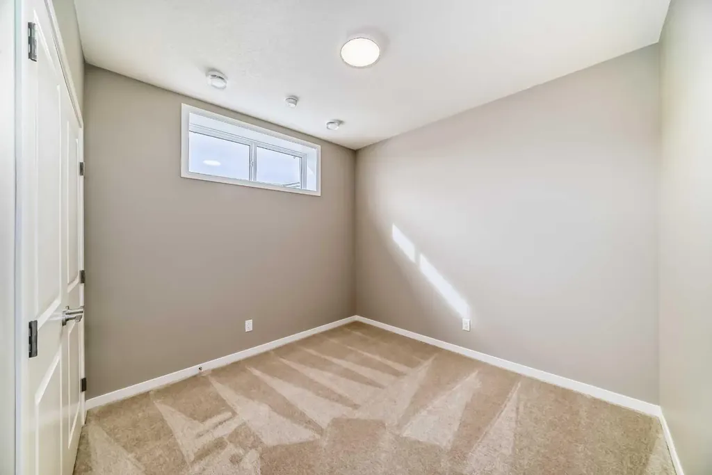 1093 Sawgrass Link NW Airdrie AB T4B5V2