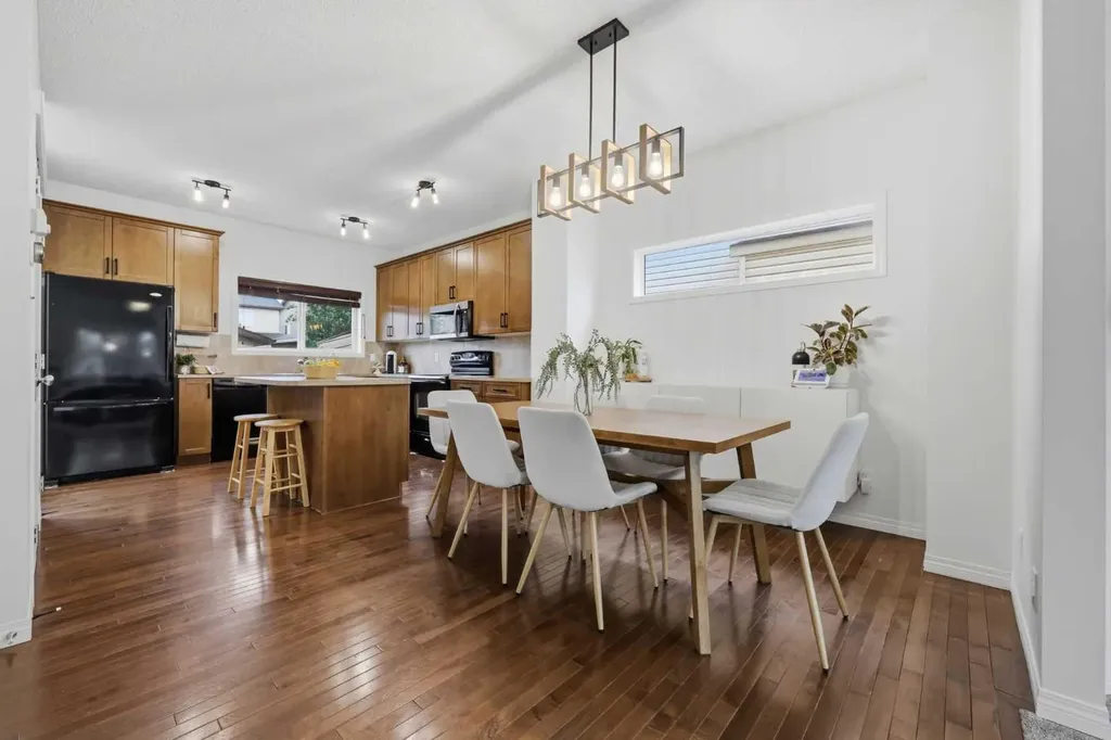 35 Covecreek Place NE Calgary AB T3K 0L3
