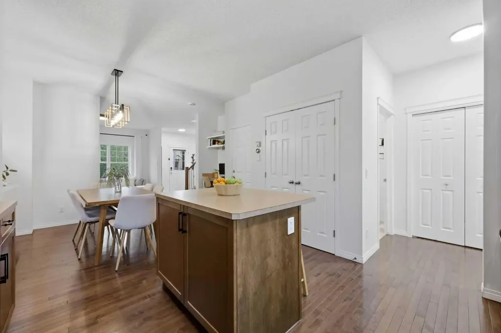35 Covecreek Place NE Calgary AB T3K 0L3
