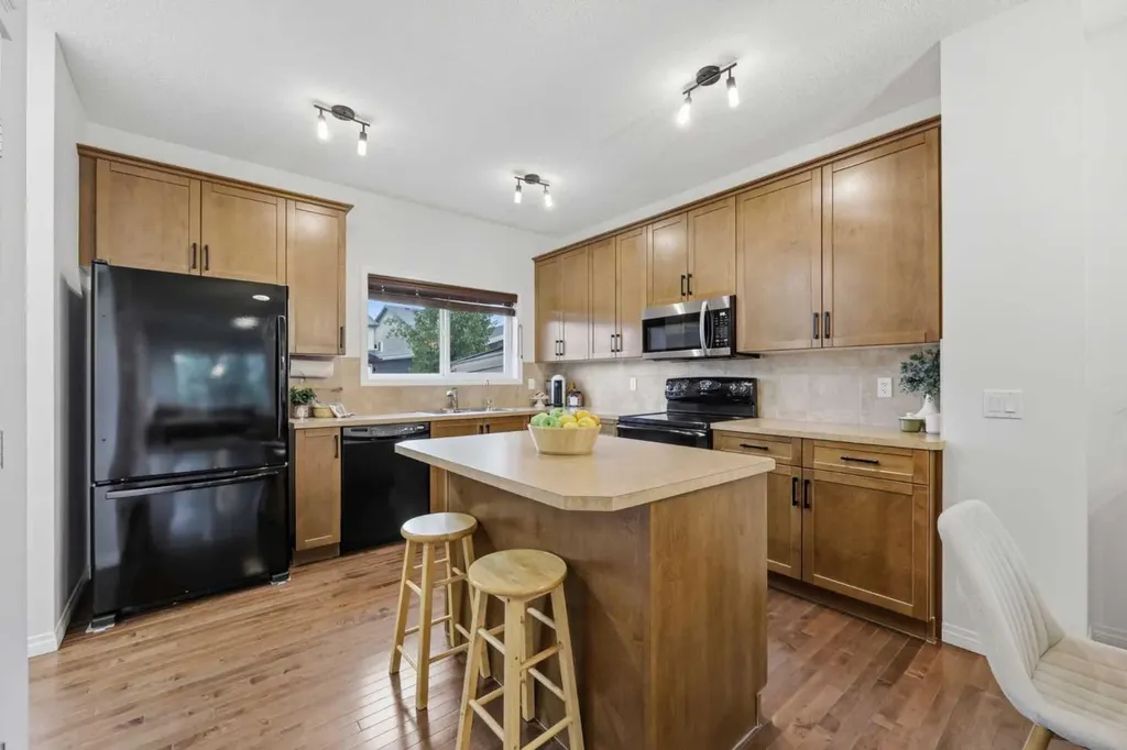 35 Covecreek Place NE Calgary AB T3K 0L3