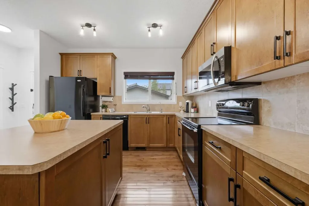 35 Covecreek Place NE Calgary AB T3K 0L3