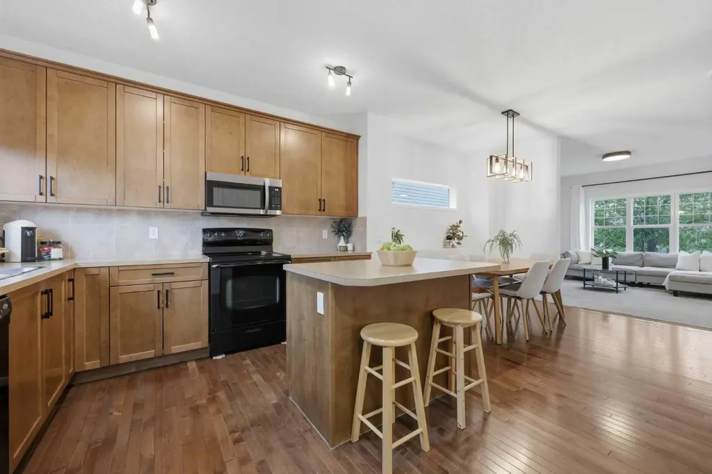 35 Covecreek Place NE Calgary AB T3K 0L3