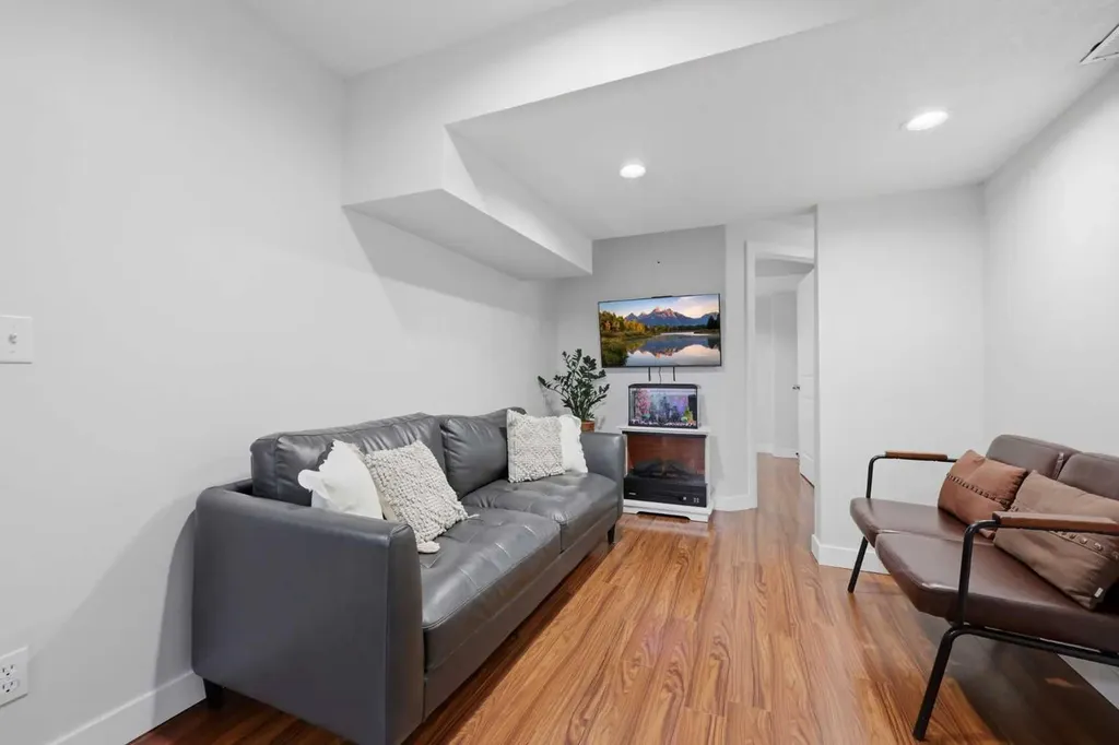 35 Covecreek Place NE Calgary AB T3K 0L3