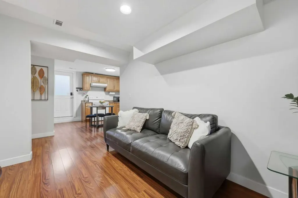 35 Covecreek Place NE Calgary AB T3K 0L3