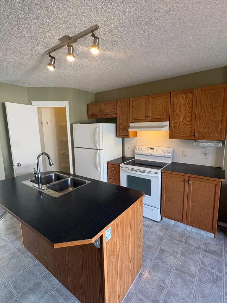 240 Prestwick Way SE Calgary AB T2Z 2Z5