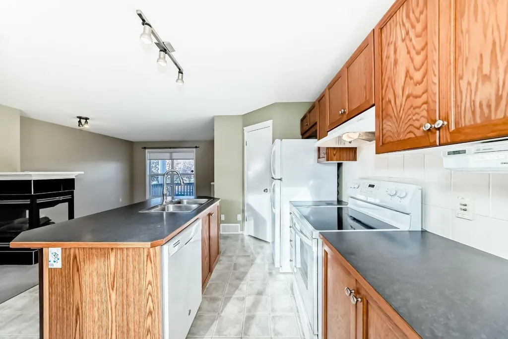 240 Prestwick Way SE Calgary AB T2Z 2Z5