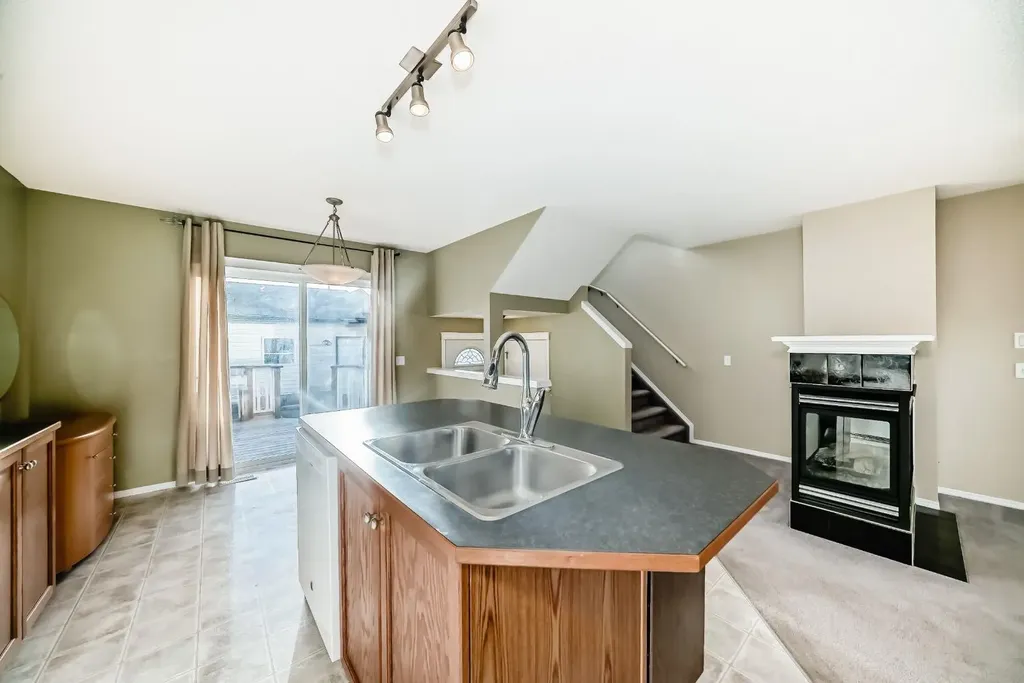 240 Prestwick Way SE Calgary AB T2Z 2Z5