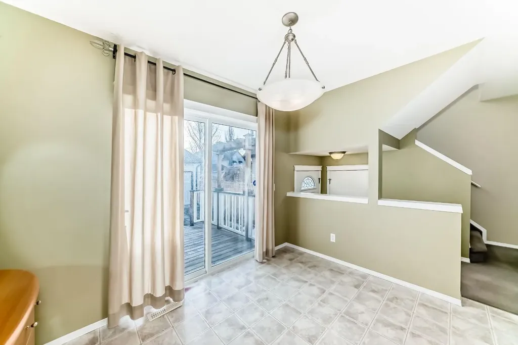 240 Prestwick Way SE Calgary AB T2Z 2Z5