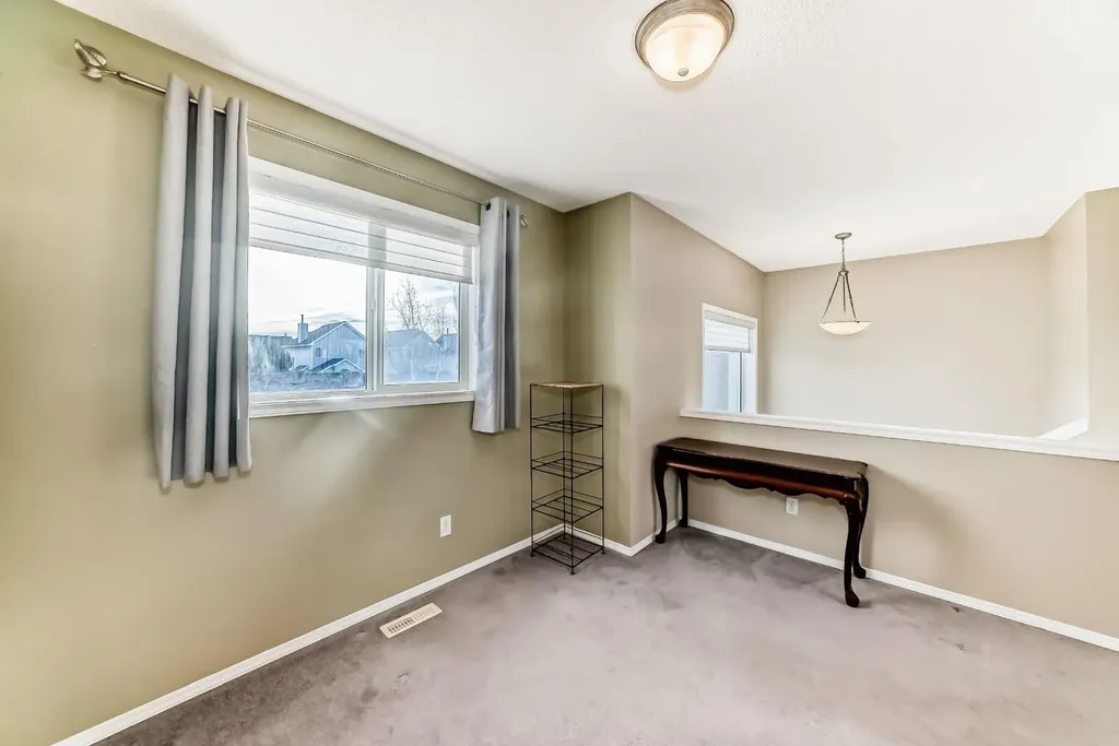 240 Prestwick Way SE Calgary AB T2Z 2Z5
