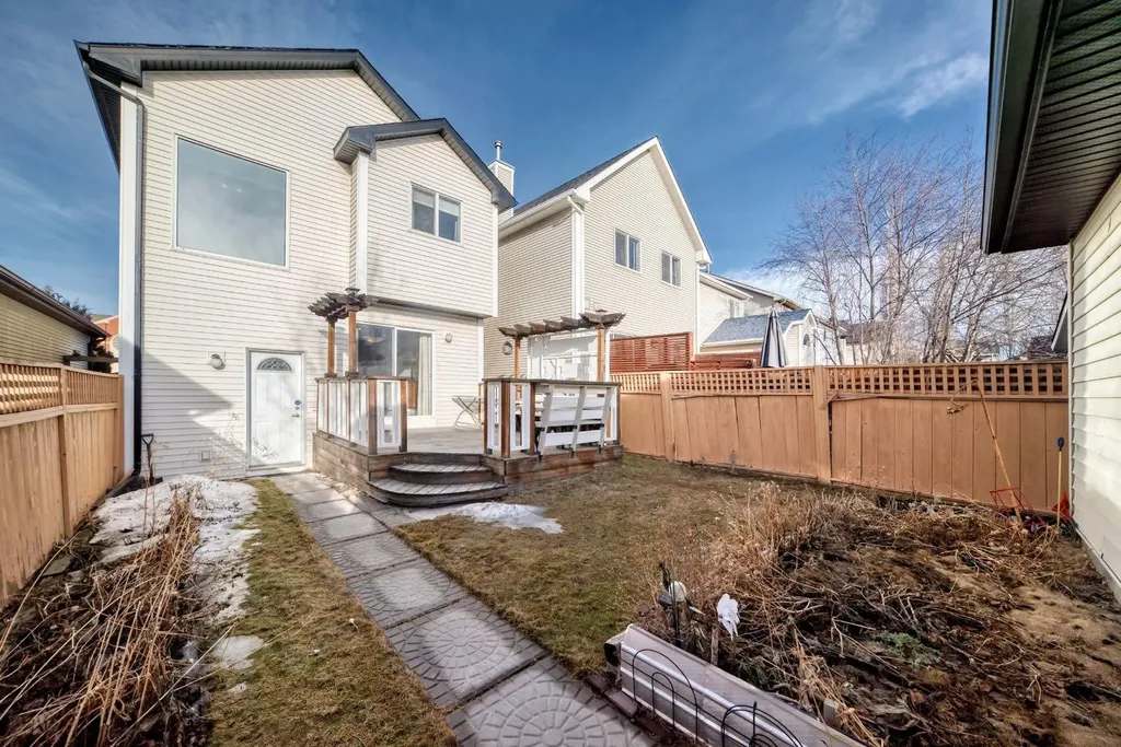 240 Prestwick Way SE Calgary AB T2Z 2Z5