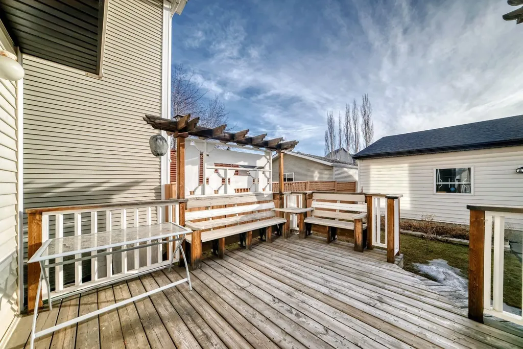 240 Prestwick Way SE Calgary AB T2Z 2Z5