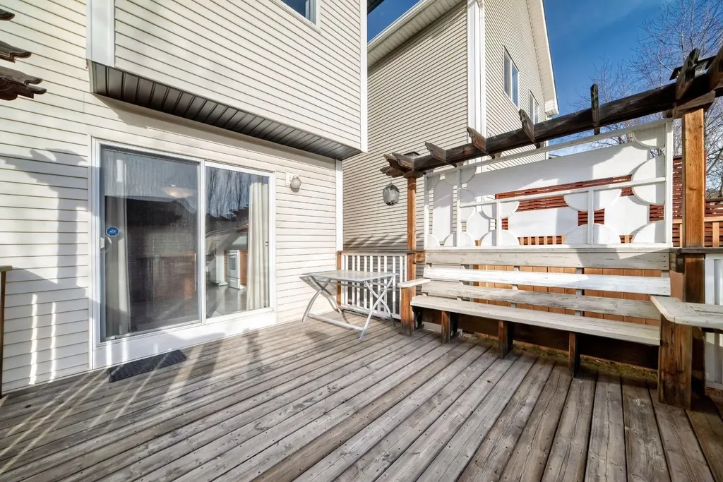 240 Prestwick Way SE Calgary AB T2Z 2Z5