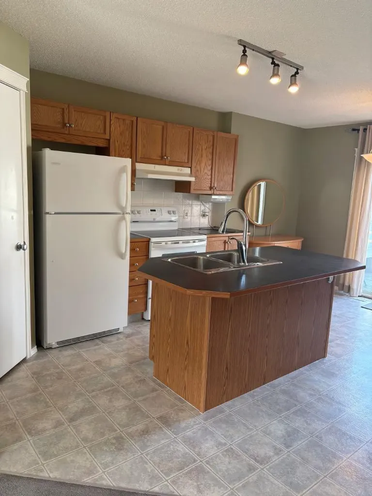 240 Prestwick Way SE Calgary AB T2Z 2Z5