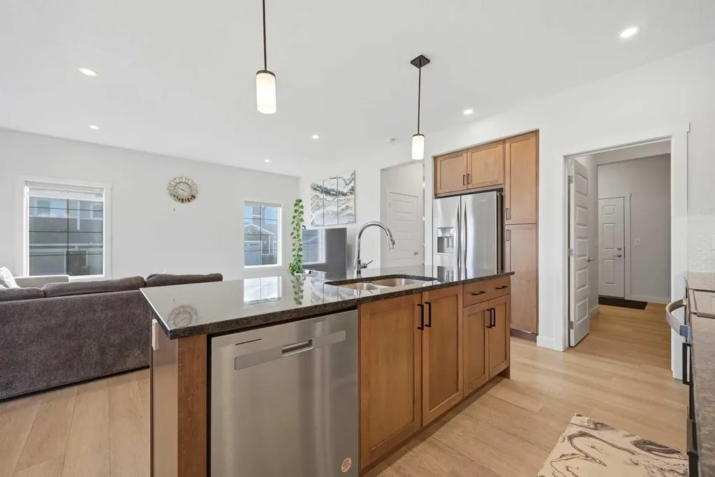 1448 Bayview Point SW Airdrie AB T4B 5K2