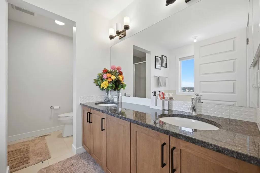 1448 Bayview Point SW Airdrie AB T4B 5K2