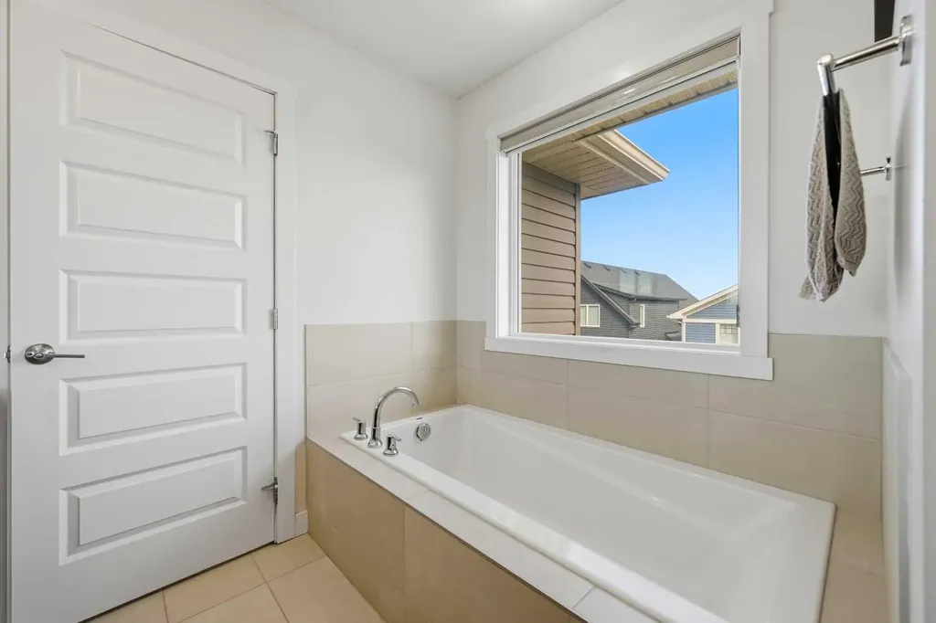 1448 Bayview Point SW Airdrie AB T4B 5K2