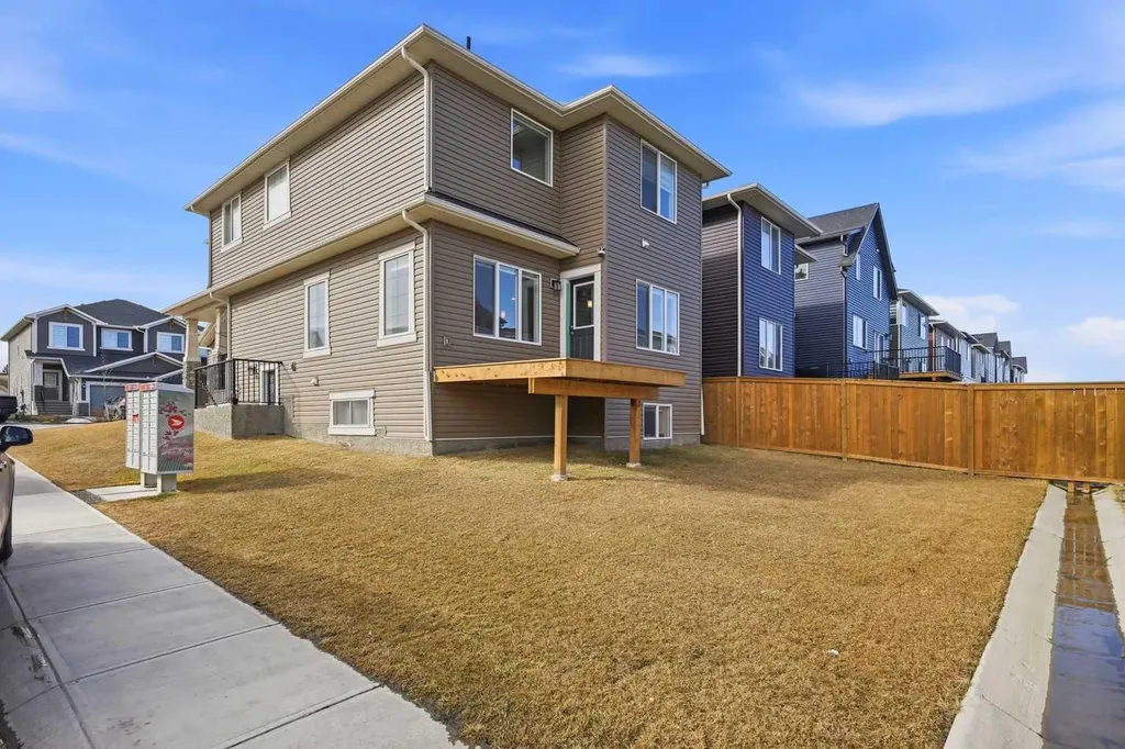 1448 Bayview Point SW Airdrie AB T4B 5K2