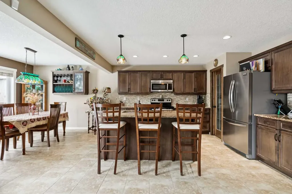 23 Kingston View SE Airdrie AB T4A 0K4