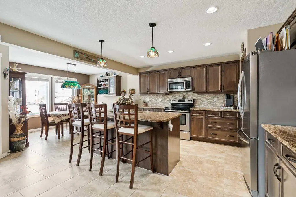 23 Kingston View SE Airdrie AB T4A 0K4