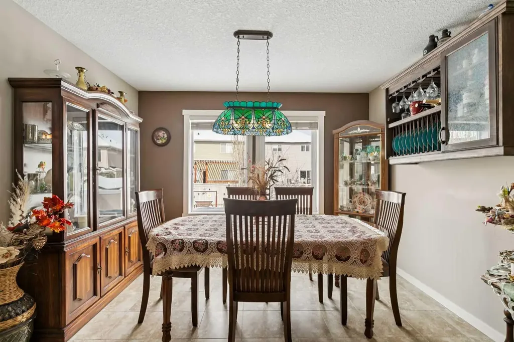 23 Kingston View SE Airdrie AB T4A 0K4