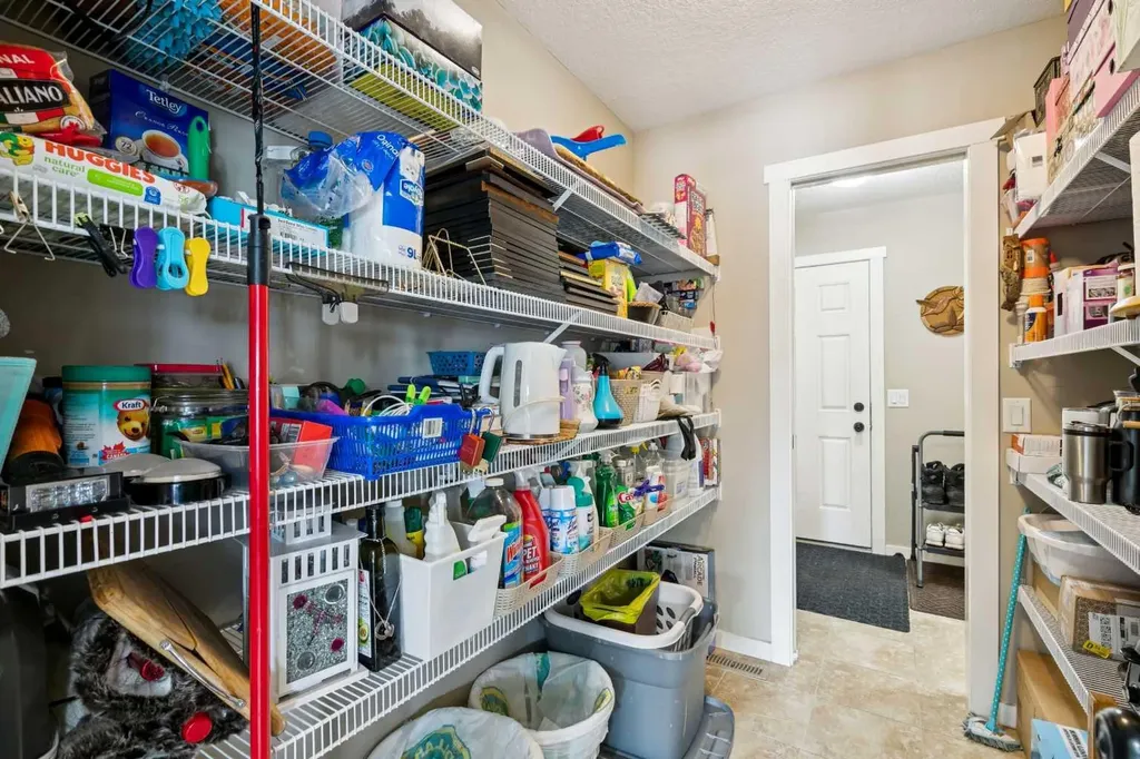 23 Kingston View SE Airdrie AB T4A 0K4