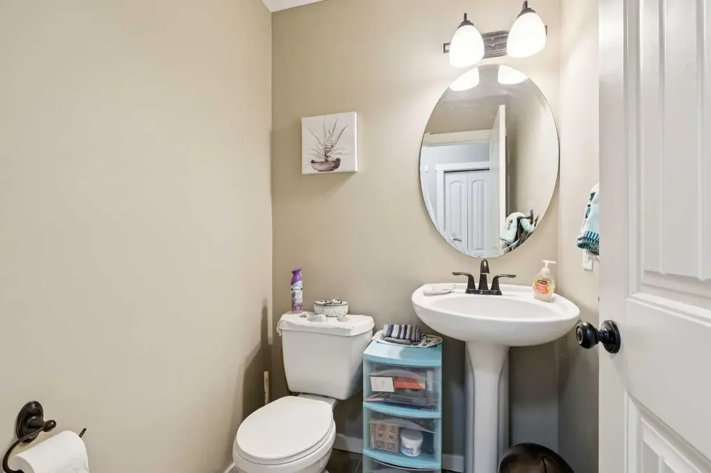 23 Kingston View SE Airdrie AB T4A 0K4