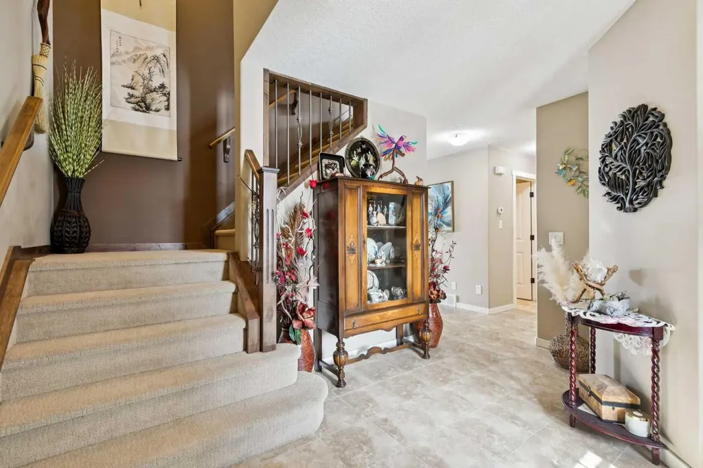 23 Kingston View SE Airdrie AB T4A 0K4