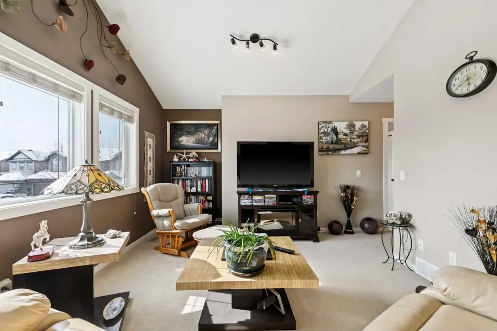 23 Kingston View SE Airdrie AB T4A 0K4